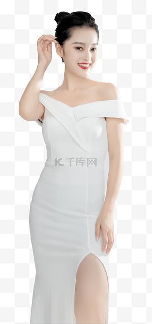 礼仪模特双手张开介绍产品，单手叉腰摄影图配图，个人VIP与企业VIP免费礼仪服务全解析