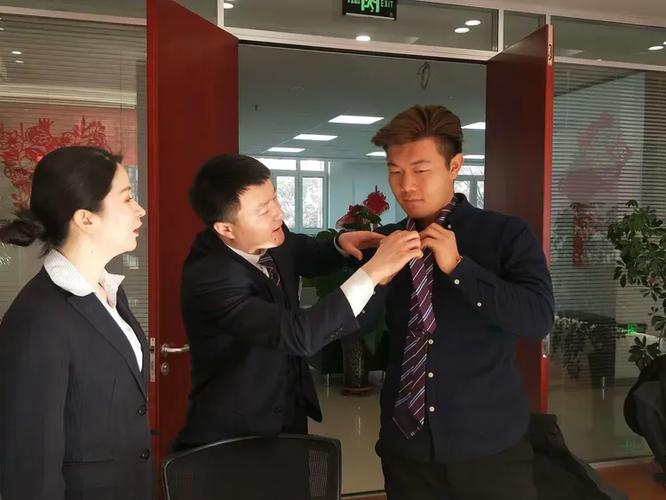 菁英实践基地第三天 礼仪服务中的财富密码